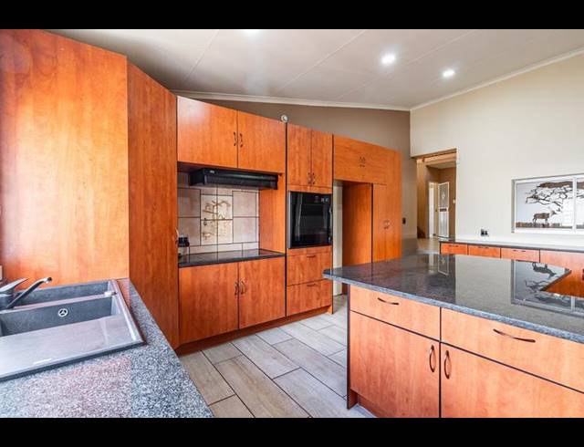 4 BEDROOM HOUSE FOR SALE IN VAN RIEBEECK PARK